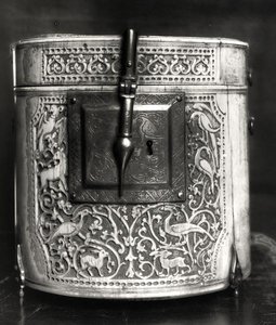 Boîte cylindrique sculptée avec des animaux, mauresque - Islamic School